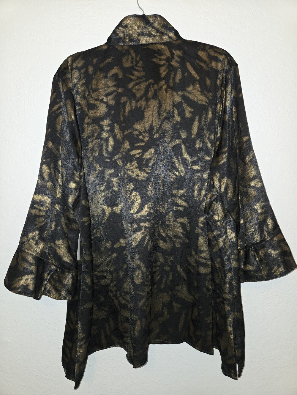 Ali Miles Shimmer Woven, Multi Print Wire Collar 3/4 Bell Sleeve Button Tunic - Picture 3 of 3